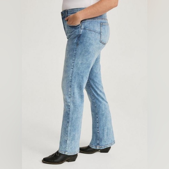 Torrid Bombshell Straight High-Rise Jeans Blue Acid Wash Size 20 - Picture 14 of 15